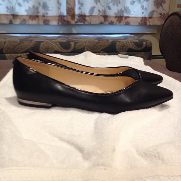 Liz Claiborne Flat Dress Shoes - Picture 3 of 4